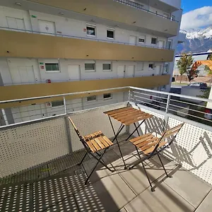 Apartment Stylish In + 1 Parking Spot, Innsbruck